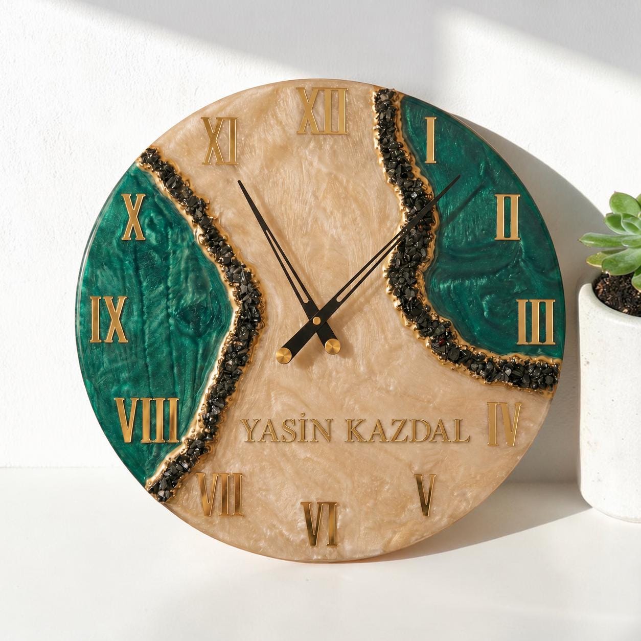Luxury Geode Wall Clock with Real Obsidian Crystals – Handmade Resin Clock with Personalization Option in Gold – 40 50 60 cm Statement Decor